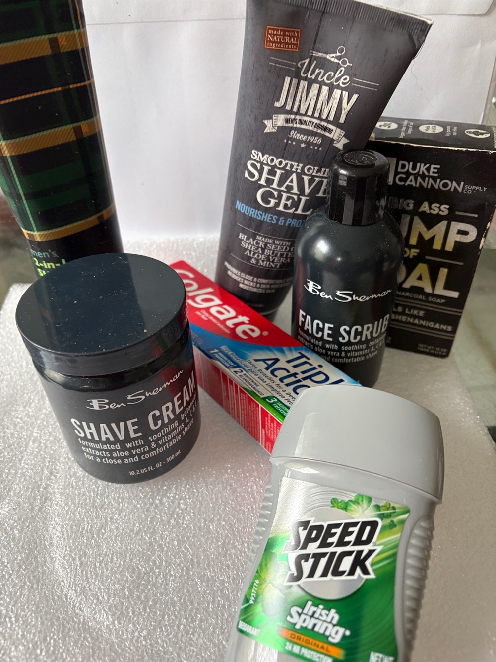 Ben Sherman Black Shave Cream & Face Scrub Duo